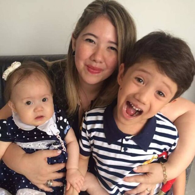 Reprodução/Facebook Sonia e seus dois filhos, Lucas e Maria Lara.