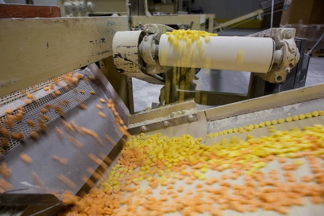 Scott Eisen/Bloomberg Norte-americanos estão atrás de doces produzidos pela Necco, a fábrica mais antiga dos EUA, após surgirem rumores que ela pode fechar