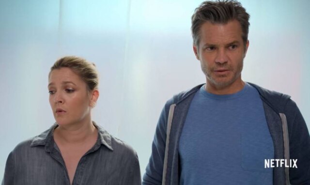 Reprodução de 'Santa Clarita Diet' (2018)/Netflix Drew Barrymore é a protagonista da série 'Santa Clarita Diet'