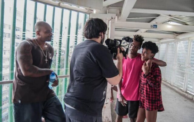 Divulgação / Hip Hop Brazil MV Bill durante a gravação do seu talk-show.