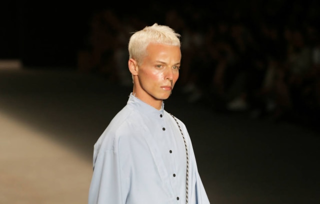 Leco Viana/ Reuters O modelo Tales Cotta no começo do desfile da grife Ocksa na SPFW