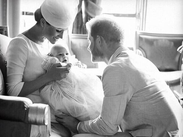 Instagram/sussexroyal Harry, Meghan Markle e o filho Archie.