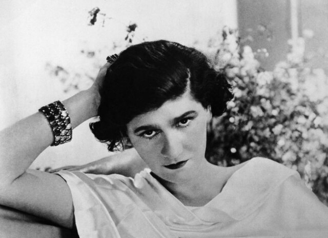 Reprodução do livro 'Dormindo com o Inimigo' A estilista Coco Chanel