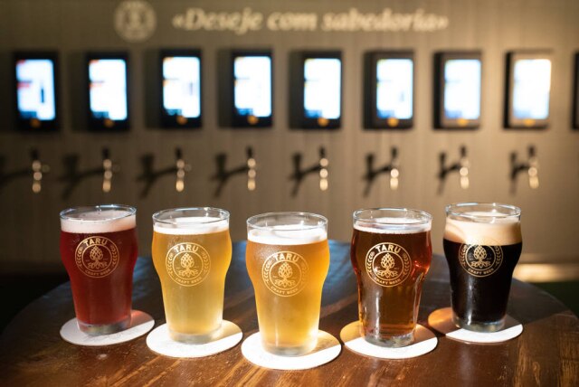As dez torneiras da Cervejaria Taru oferecem uma diversidade de estilos.