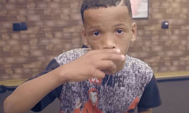 YouTube / @MC BIN LADEN OFICIAL Kallebe Souza em clipe de 'Cabelin na Régua', de MC Bin Laden