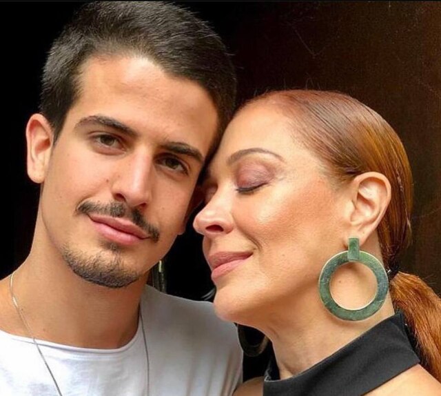 Instagram/@enzocelulari Enzo Celulari faz homenagem para Claudia Raia no Dia das Mães.