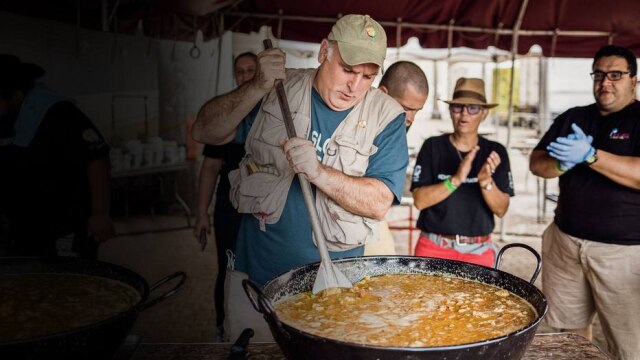 Disney+ Chef vai até locais afetados por grandes desastres naturais para alimentar a população