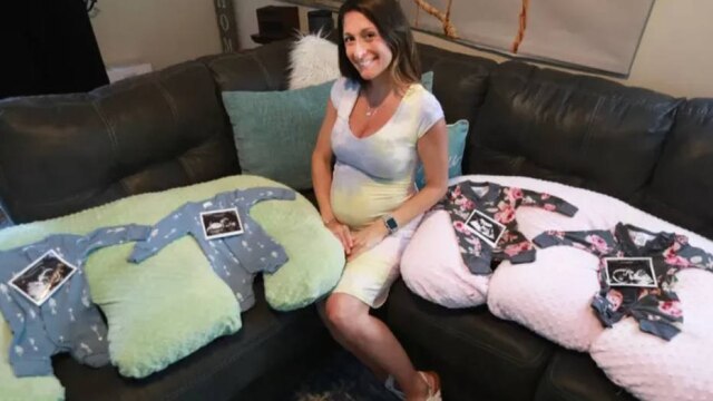 GoFundMe Ashley Ness descobriu estar grávida de um par de meninos e outro de meninas.