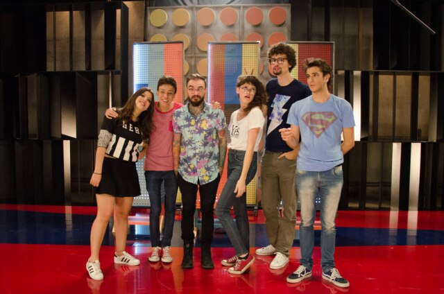 Divulgação Além dos apresentadores, há outras 13 pessoas no elenco do programa