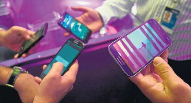 Sebastião Moreira/EFE Uso de smartphones é disseminado