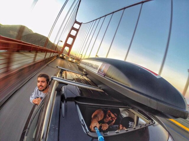 Reprodução Instagram O ator Caio Castro viaja com mais dois amigos,Dé e Macaco