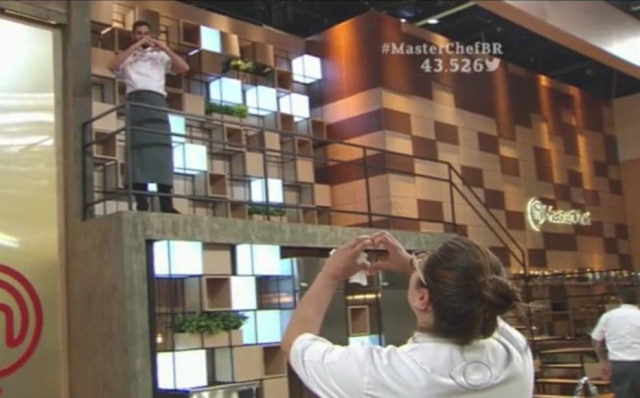 Reprodução/Band Rivais, Marcelo e Dayse fizeram sinal irônico de carinho no episódio de terça-feira, 29