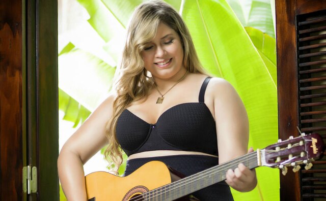 Divulgação A cantora sertaneja MArília Mendonça estrela campanha de lingerie plus size