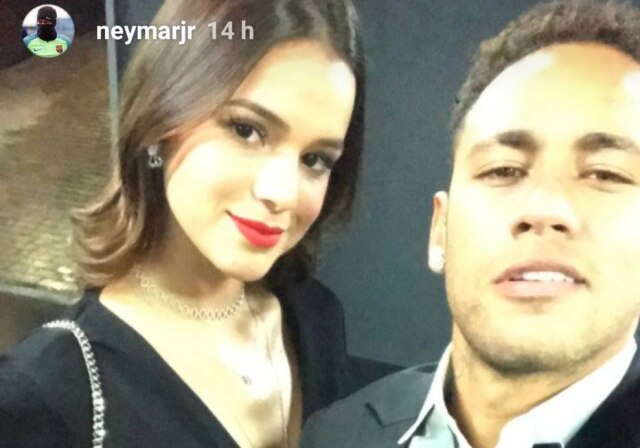 Reprodução/ Instagram @neymarjr Neymar e Bruna Marquezine mostram momentos em clima de romance