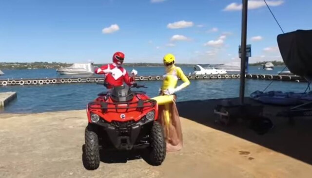 YouTube/ Ranger Amarela Dancarina Rangers amarela e vermelho protagonizam o clipe de 'Sua Cara'