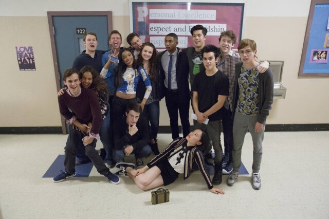 Beth Dubber/Netflix O elenco de '13 Reasons Why' recebeu um aumento salarial da Netflix e a produção da terceira temporada irá ocorrer normalmente