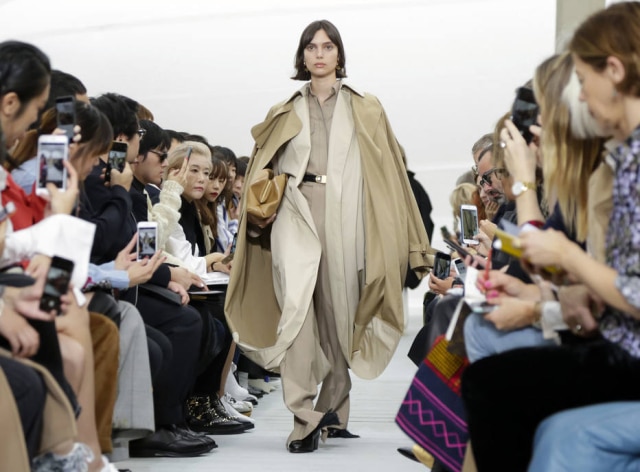 O desfile do verão passado da Céline, a última coleção desfilada desde a saída de Phoebe Philo no fim do ano passado