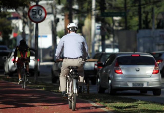 Werther Santana/Estadão Equipamentos de segurança, no corpo e na bike, são essenciais para evitar lesões.