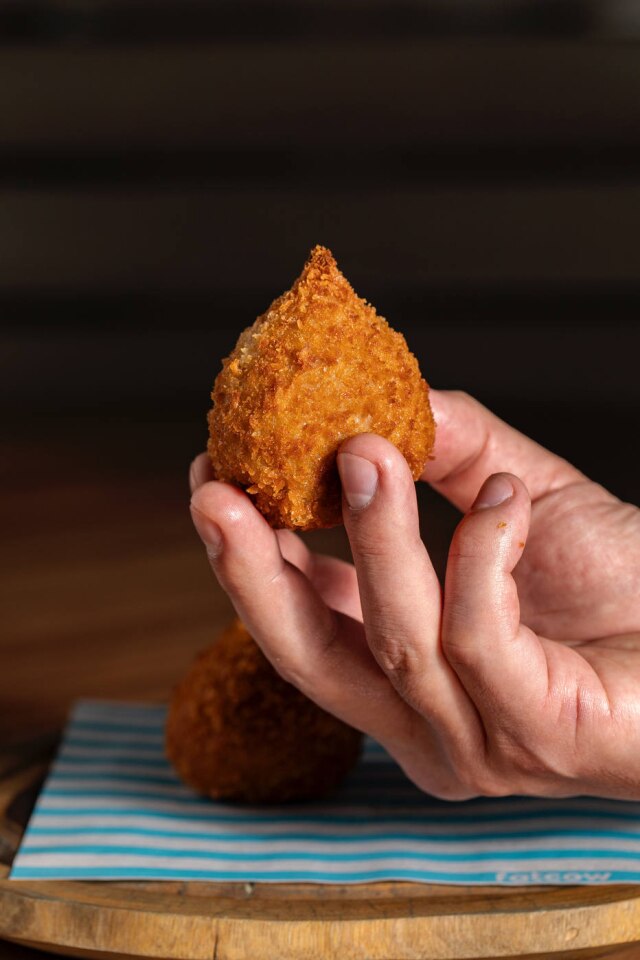 Tati Frisson Takoxinha, com recheio de polvo, do Fat Cow