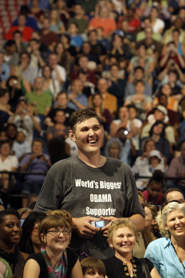 AP Photo/Haraz N. Ghanbari, File Igor Vovkovinskiy teve um momento de fama em 2009, quando Barack Obama percebeu sua presença durante um comício.