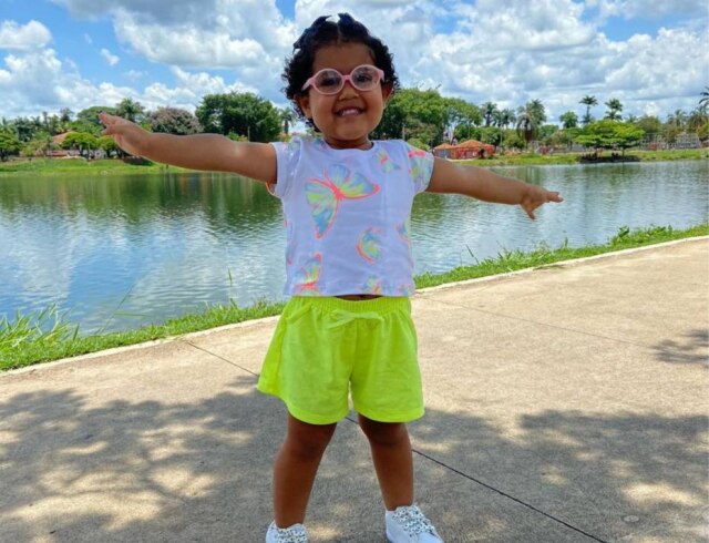 Instagram/@manubay03 Manu tem dois anos e se identificou com Mirabel, de ‘Encanto’