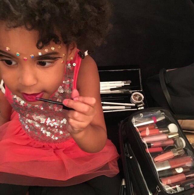 Reprodução/Instagram Blue Ivy capricha no visual.