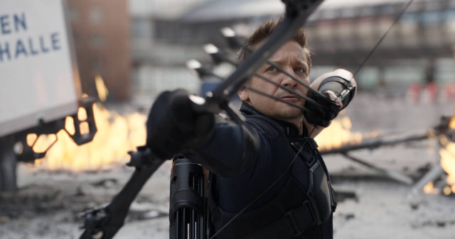 Cena do filme 'Capitão América: Guerra Civil' / Marvel Studios Discussão envolvendo um colecionável do personagem Gavião Arqueiro viralizou na internet.
