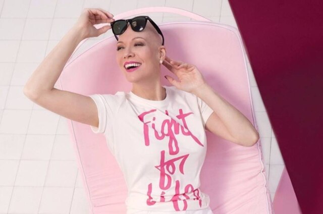 Leo Faria/ Tufi Duek/ Divulgação A marca Tufi Duek está doando os lucros de uma camiseta exclusiva para exames de mamografia para as mulheres carentes através da UNACCAM