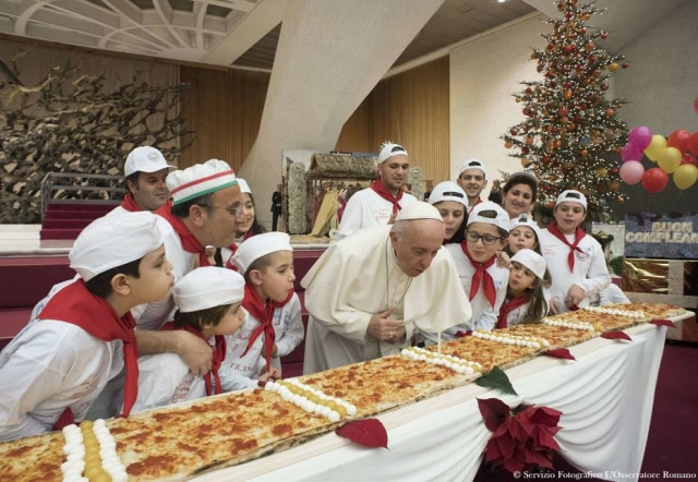 L'Osservatore Romano / AP Papa Francisco comemorou seu 81º aniversário