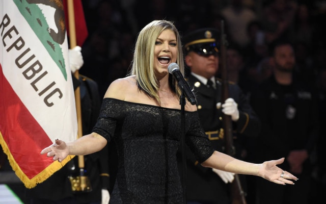 Chris Pizzello/AP Photo Cantora tentou inovar, mas não agradou e pediu desculpas publicamente.