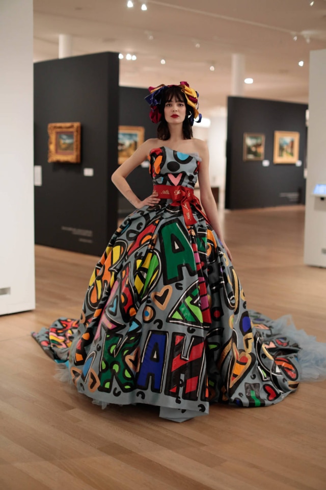 Cortesia Dolce & Gabbana O vestido da Alta Moda Dolce & Gabbana, que traz estampa inspirada na obra de Romero Britto