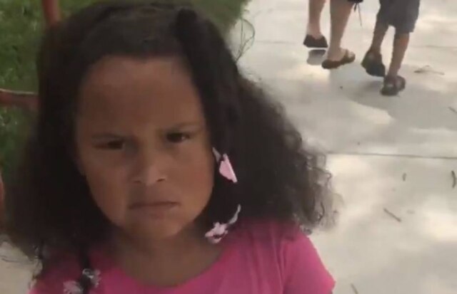 Twitter / @PonyGinuwinemp3 Reação de Brielle ao sair do jardim de infância.