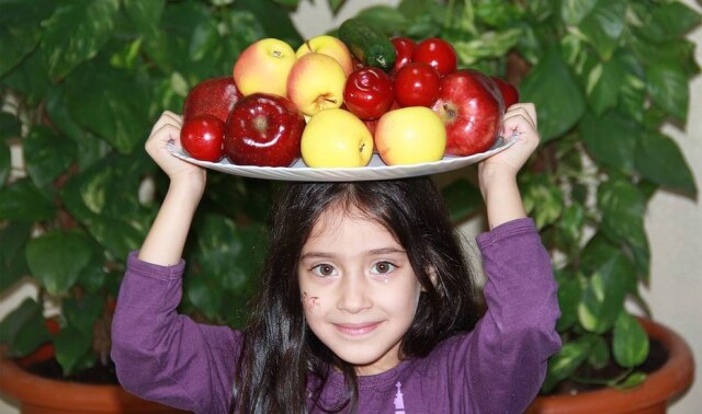 Pixabay Invista em frutas, pois são lanches saudáveis para as crianças.
