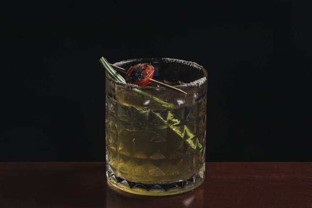 Bruno Geraldi Santa Maria, a releitura do drinque Bloody Mary do Mensa feito com água de tomate