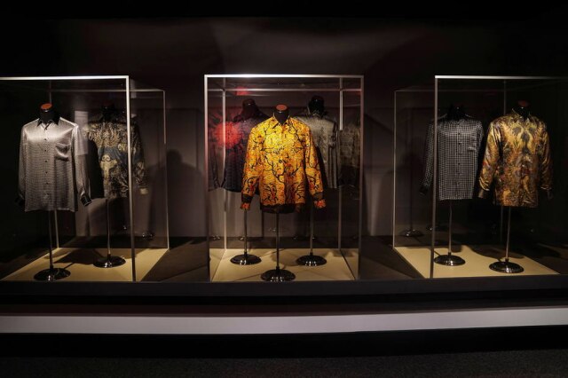 REUTERS/Carlo Allegri Camisas famosas de Mandela vão a leilão em NY para financiar Jardim da Liberdade.