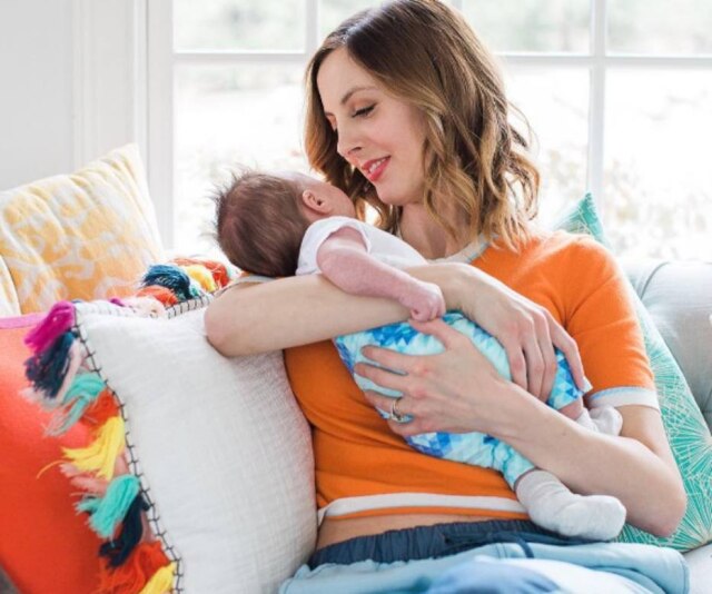 Reprodução/Instagram Eva Amurri e seu filho, Major, que sofreu queda e teve traumatismo craniano.