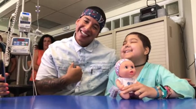 YouTube/ Fundación Juegaterapia Daddy Yankee e Andrea, que é muito fã do cantor