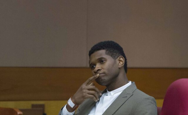 Reuters / Christopher Aluka Berry A seguradora que cobre Usher alega que não é responsável pelas indenizações nos casos de herpes por desconhecer que o cantor possuía a doença.