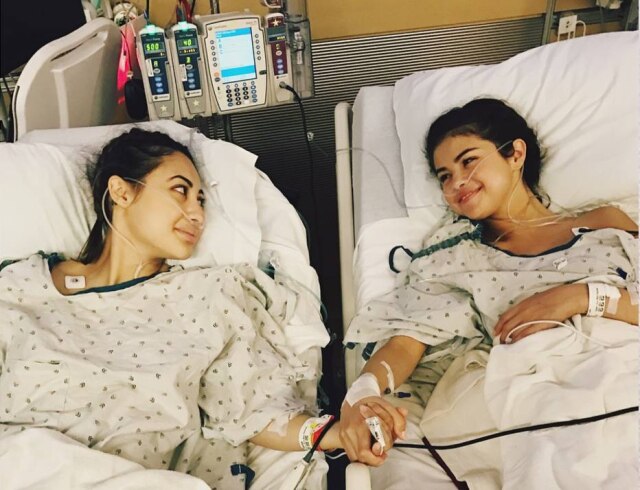 Instagram / @selenagomez Em setembro, a melhor amiga de Selena Gomez, a atriz Francia Raisa, doou um de seus rins à cantora