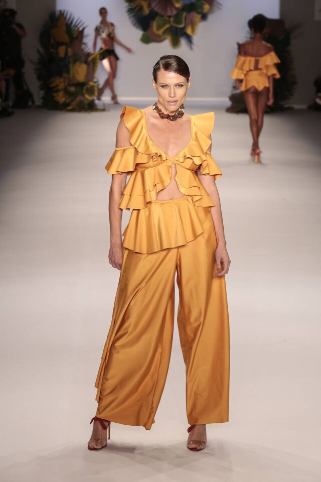 Lu Prezia/Divulgação Os babados foram destaque no desfile da Água de Coco