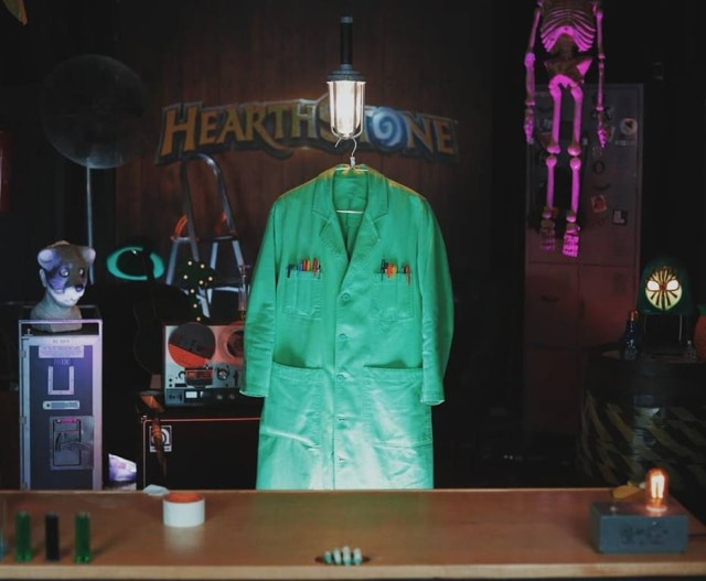 Instagram / @hearthstonebr Beakman, o personagem cientista dos anos 1990, reaparece para série de vídeos no Youtube.