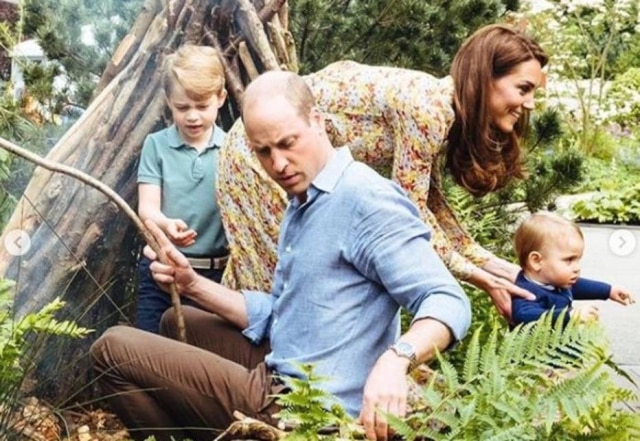Instagram/@theroyalfamily O príncipe William, Kate Middleton e filhos.