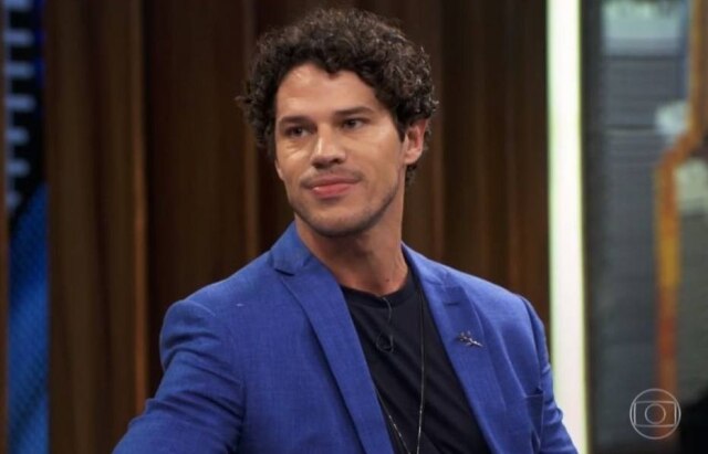 Reprodução/TV Globo O ator José Loreto, durante entrevista no programa 'Conversa com Bial'.