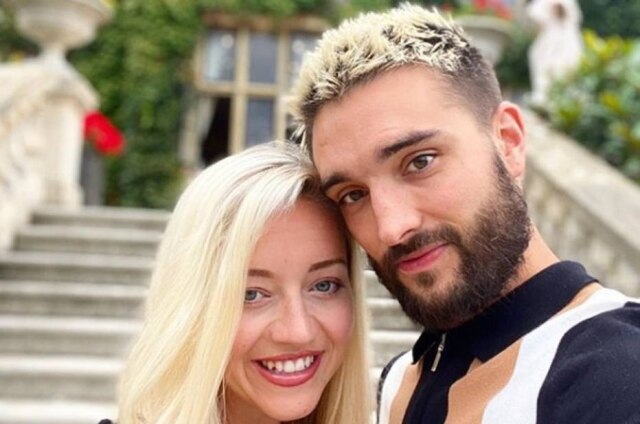 Instagram / @tomparkerofficial Tom Parker, do The Wanted, ao lado de sua esposa, Kelsey
