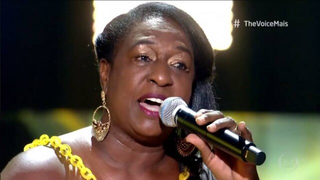 Reprodução / Globoplay A baiana Zeni Ramos, 67, cantou o clássico 'Luz do Sol', de Caetano Veloso