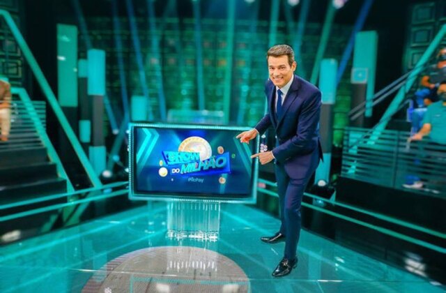 Reprodução Instagram / @celsoportiolli O apresentador Celso Portiolli é a escolha de Silvio Santos para comandar o clássico Show do Milhão, após 12 anos fora do ar