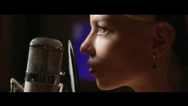 Reprodução Anya Taylor-Joy no clipe de ‘Downtown’, da trilha de ‘Noite Passada em Soho’