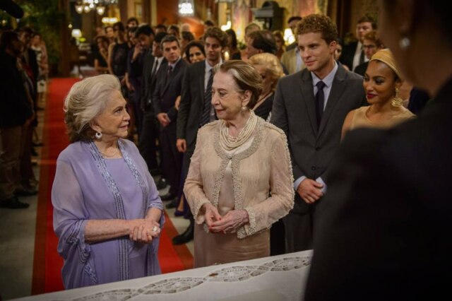 Globo/Alex Carvalho Em 'Babilônia', Estela (Natália Timberg) e Teresa (Fernanda Montenegro) protagonizaram um casal lésbico.