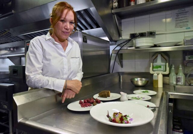 Chef Leonor Espinosa, do restaurante Leo, é eleita a Melhor Chef Feminina do Mundo em 2022 