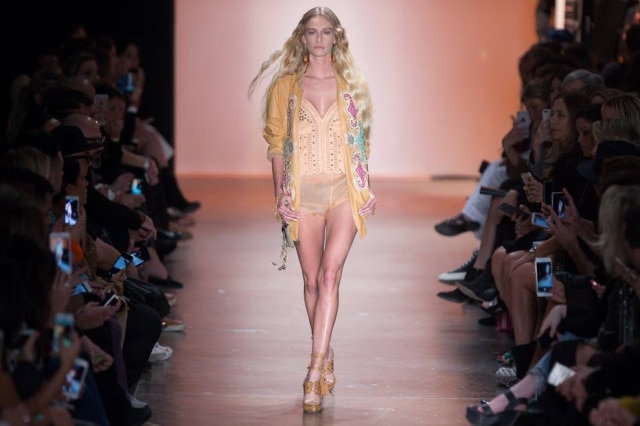 DANIEL TEIXEIRA/ESTADAO Aos 25 anos, Vivi Orth já trabalhou para marcas como Marc Jacobs e Dior.